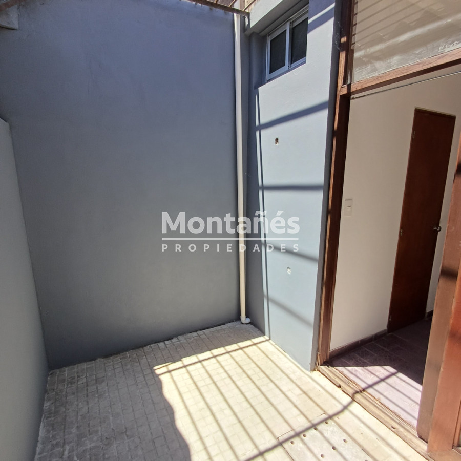 Local Comercial ID.10475 - Oportunidad Única: Local en Zona de Alto Flujo Peatonal.