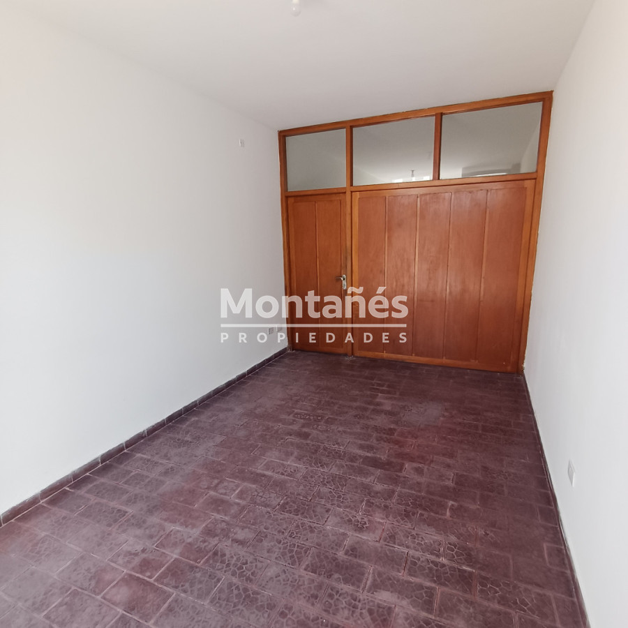 Local Comercial ID.10475 - Oportunidad Única: Local en Zona de Alto Flujo Peatonal.