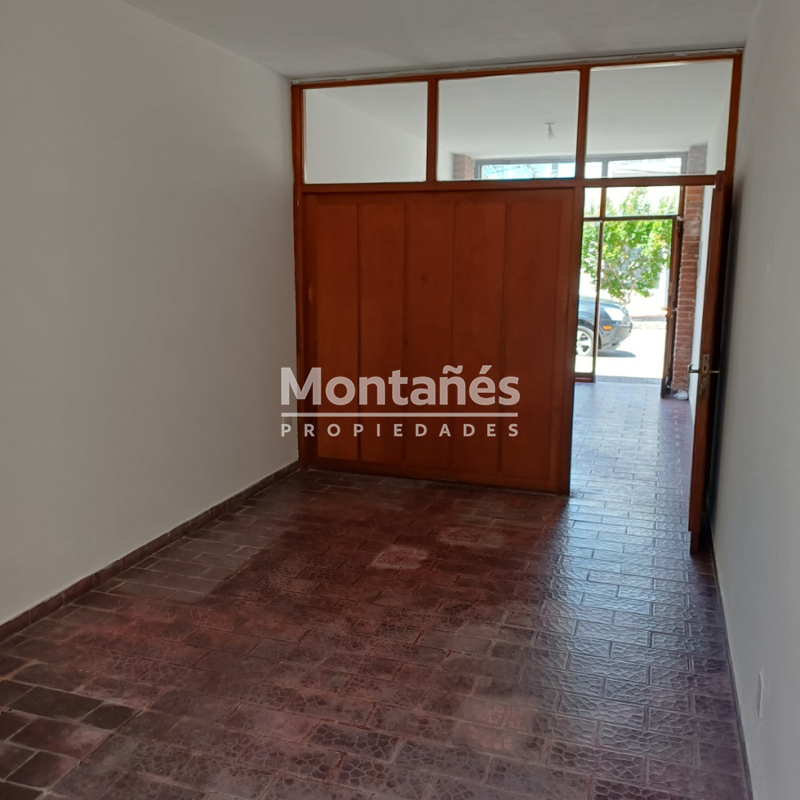 Local Comercial ID.10475 - Oportunidad Única: Local en Zona de Alto Flujo Peatonal.