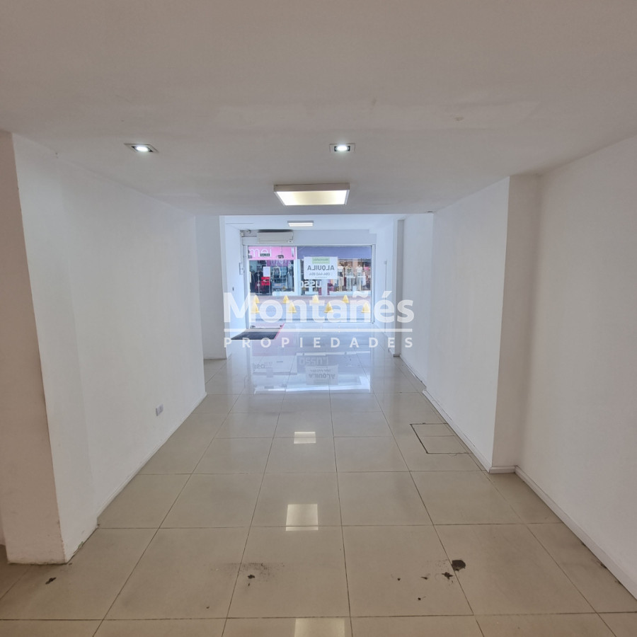 Local Comercial ID.10586 - 🚀 LOCAL COMERCIAL EN PEATONAL SARANDÍ - MÁXIMA EXPOSICIÓN