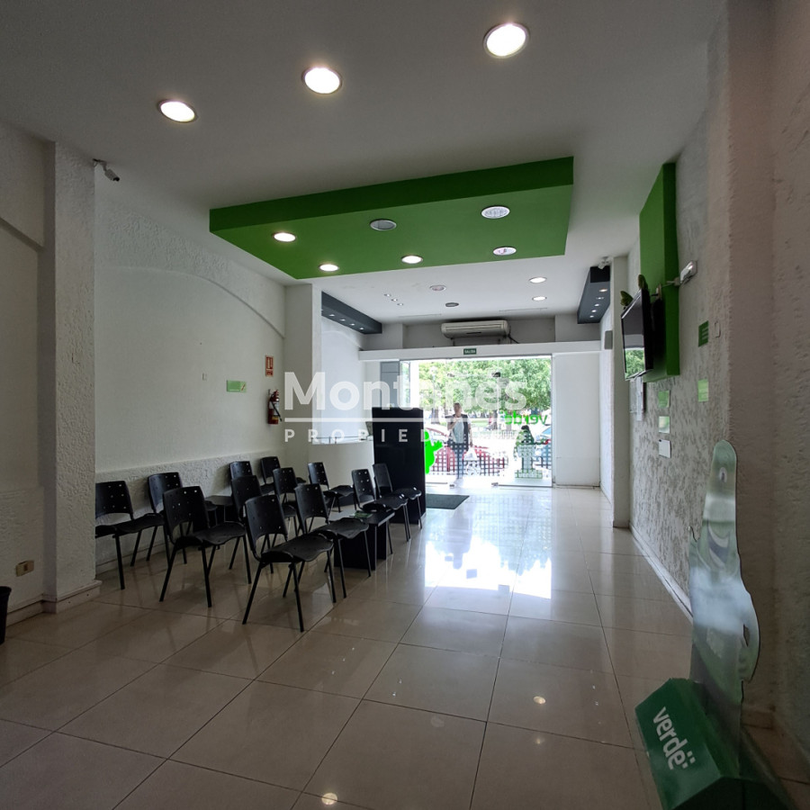 Local Comercial ID.10508 - Centro de Maldonado | Local Ideal para Potenciar tu Marca