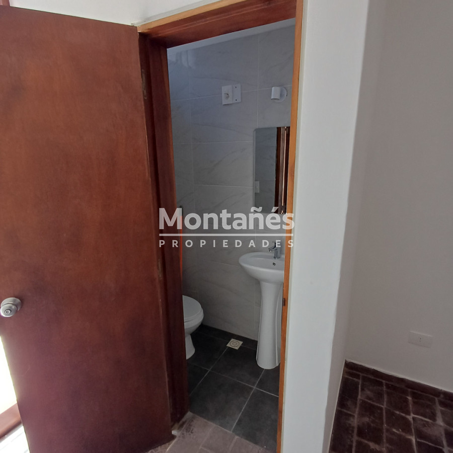 Local Comercial ID.10475 - Oportunidad Única: Local en Zona de Alto Flujo Peatonal.