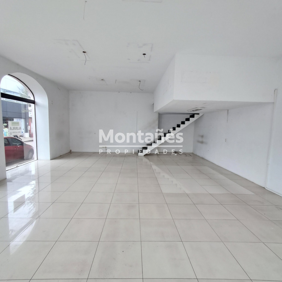 Local Comercial ID.10593 - 🔥 ESQUINA TOP EN EL CENTRO DE MALDONADO | MÁXIMA EXPOSICIÓN TODO EL AÑO