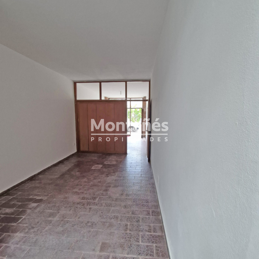 Local Comercial ID.10475 - Centro | Local u Oficina con Múltiples Posibilidades