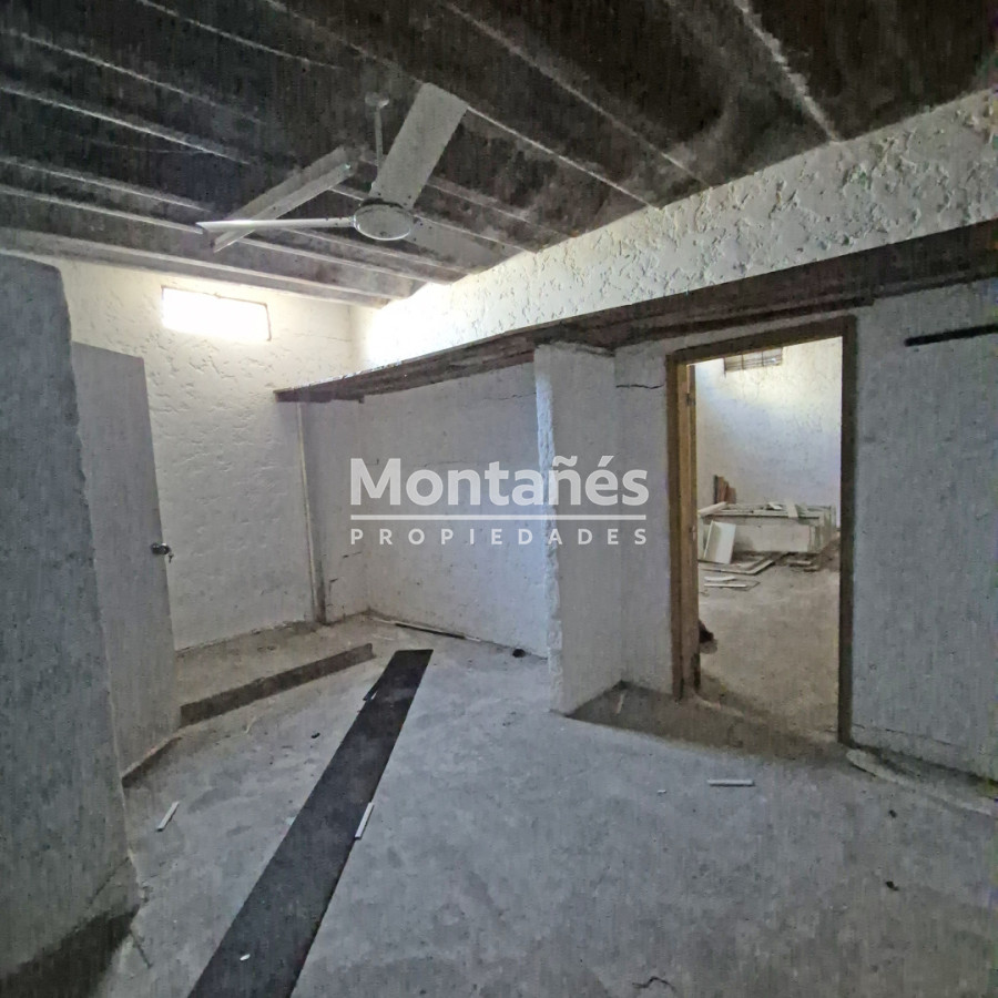 Local Comercial ID.10577 - Local Comercial: ¡El espacio ideal para tu proyecto en Maldonado! 📈