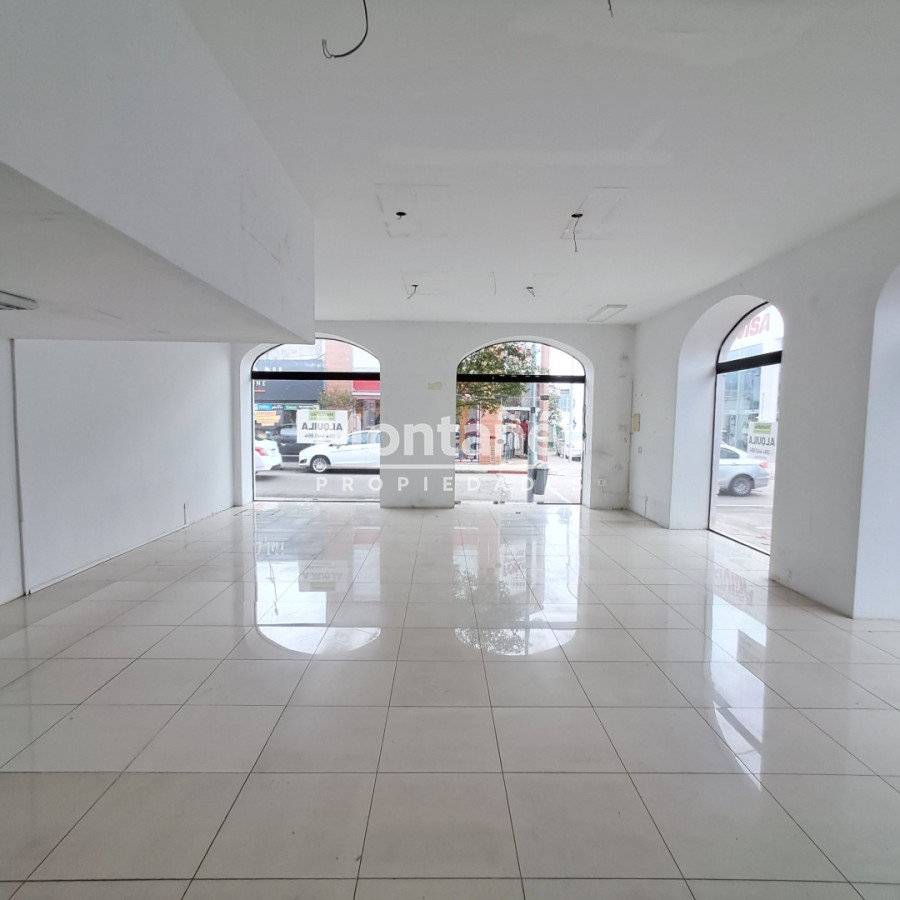 Local Comercial ID.10593 - 🔥 ESQUINA TOP EN EL CENTRO DE MALDONADO | MÁXIMA EXPOSICIÓN TODO EL AÑO