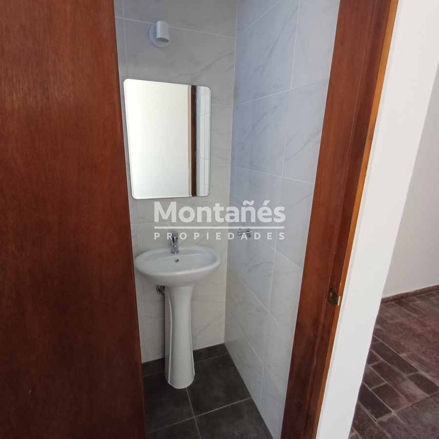 Local Comercial ID.10475 - Oportunidad Única: Local en Zona de Alto Flujo Peatonal.