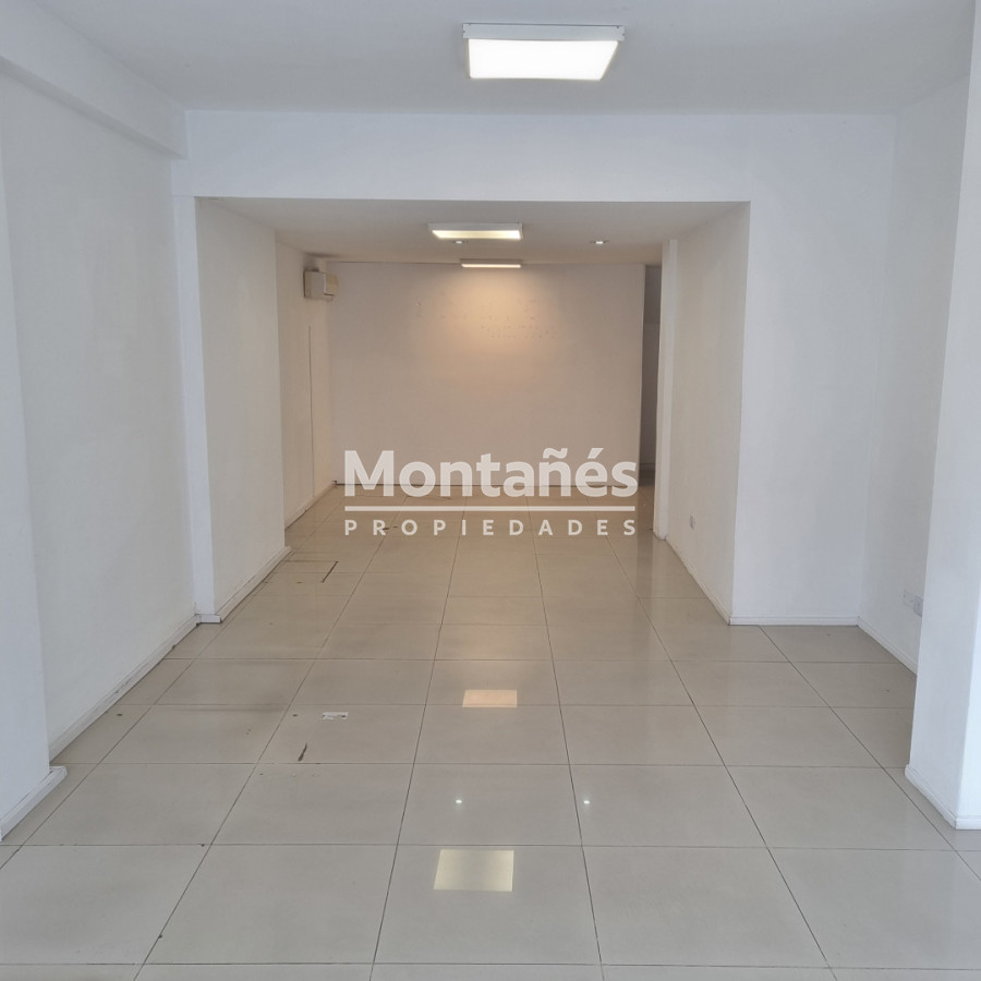 Local Comercial ID.10586 - 🚀 LOCAL COMERCIAL EN PEATONAL SARANDÍ - MÁXIMA EXPOSICIÓN