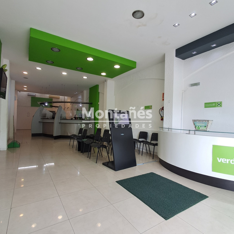 Local Comercial ID.10508 - Centro de Maldonado | Local Ideal para Potenciar tu Marca