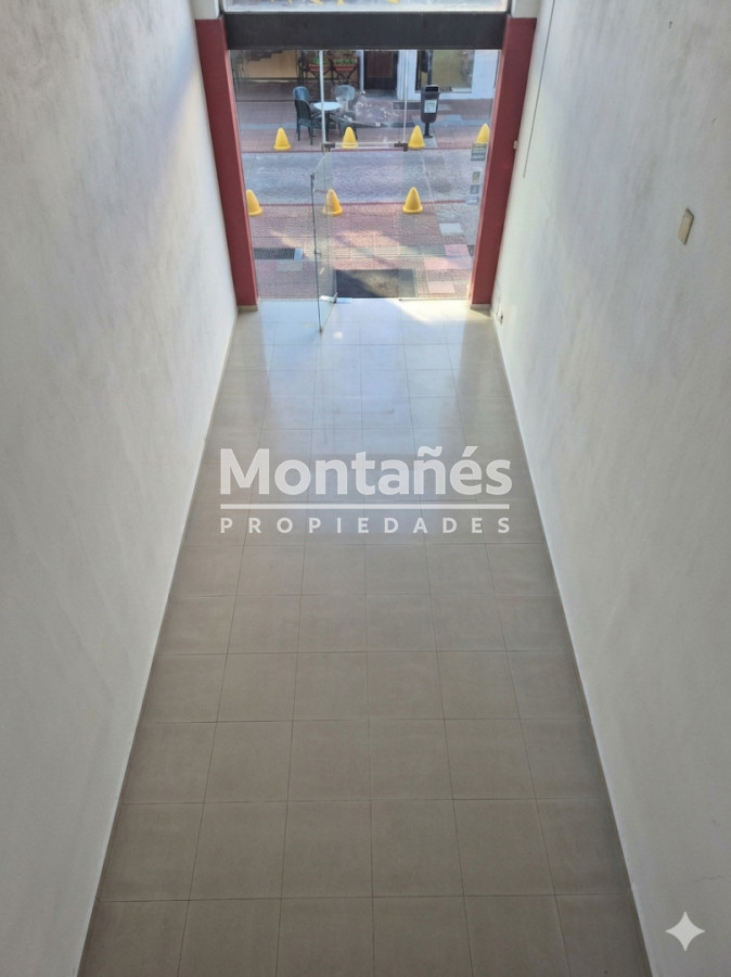 Local Comercial ID.10612 - 🔥 El Mejor Punto Comercial de Maldonado Está Disponible!!!