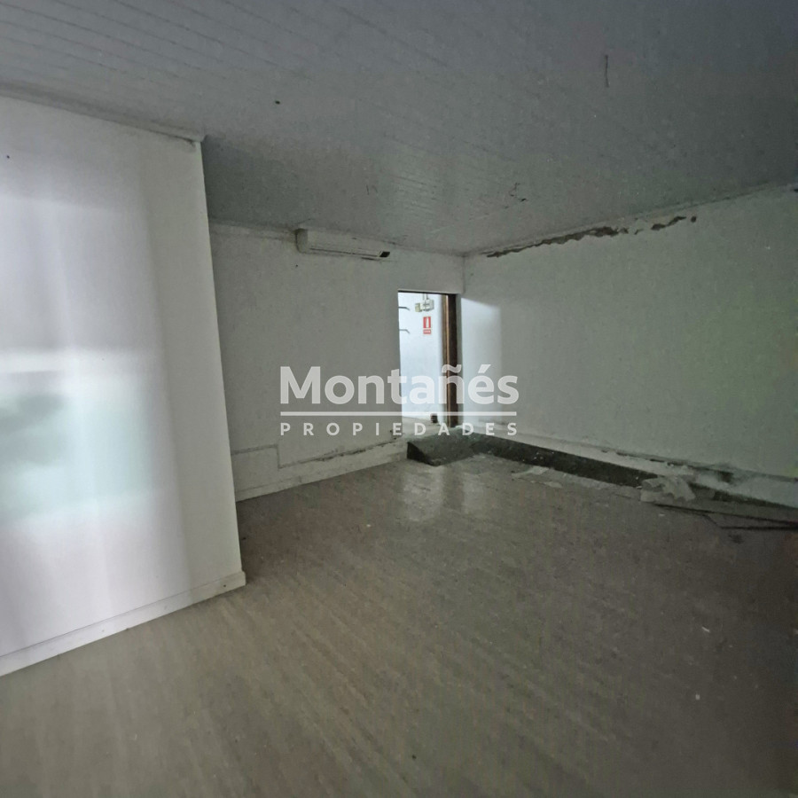 Local Comercial ID.10577 - Local Comercial: ¡El espacio ideal para tu proyecto en Maldonado! 📈