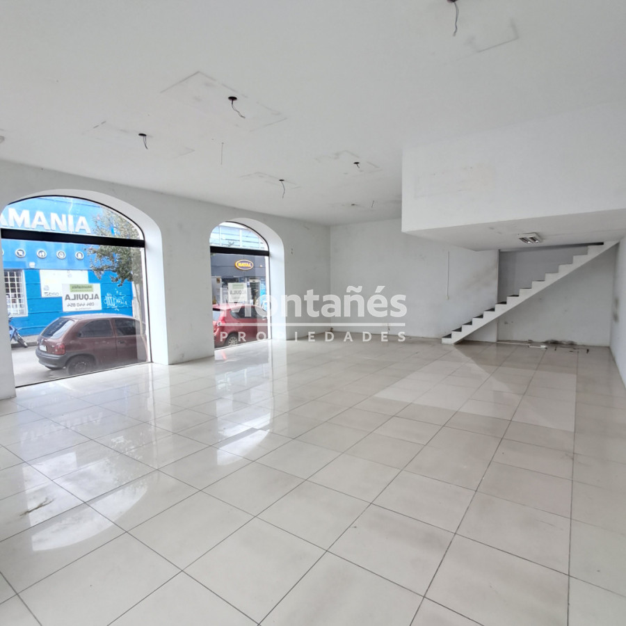 Local Comercial ID.10593 - 🔥 ESQUINA TOP EN EL CENTRO DE MALDONADO | MÁXIMA EXPOSICIÓN TODO EL AÑO