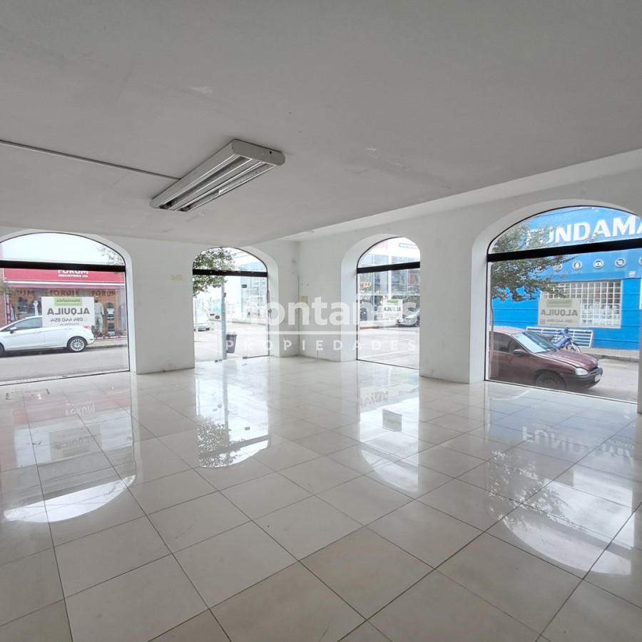 Local Comercial ID.10593 - 🔥 ESQUINA TOP EN EL CENTRO DE MALDONADO | MÁXIMA EXPOSICIÓN TODO EL AÑO