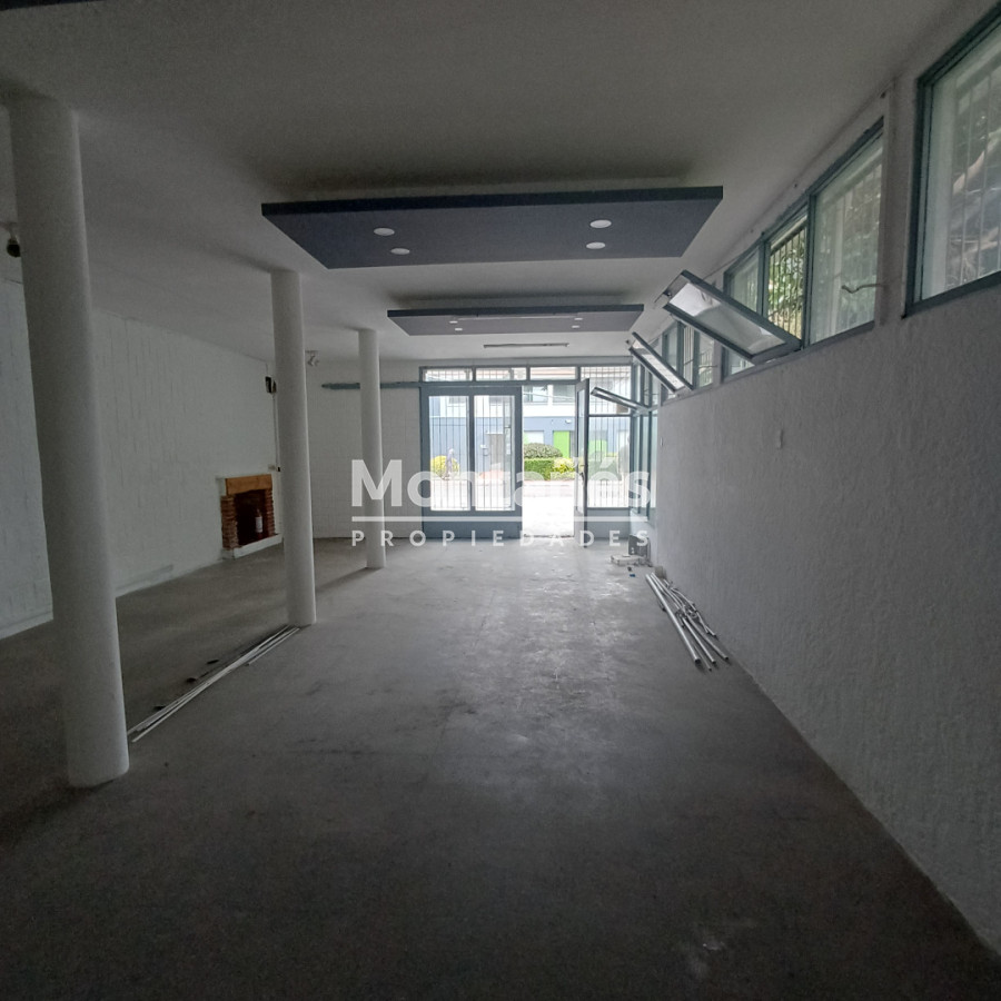 Local Comercial ID.10471 - Su Negocio, Pegado a la IMM. ¡95 m² Libres!