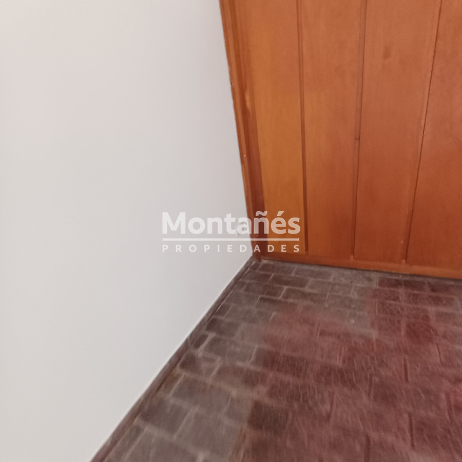 Local Comercial ID.10475 - Oportunidad Única: Local en Zona de Alto Flujo Peatonal.