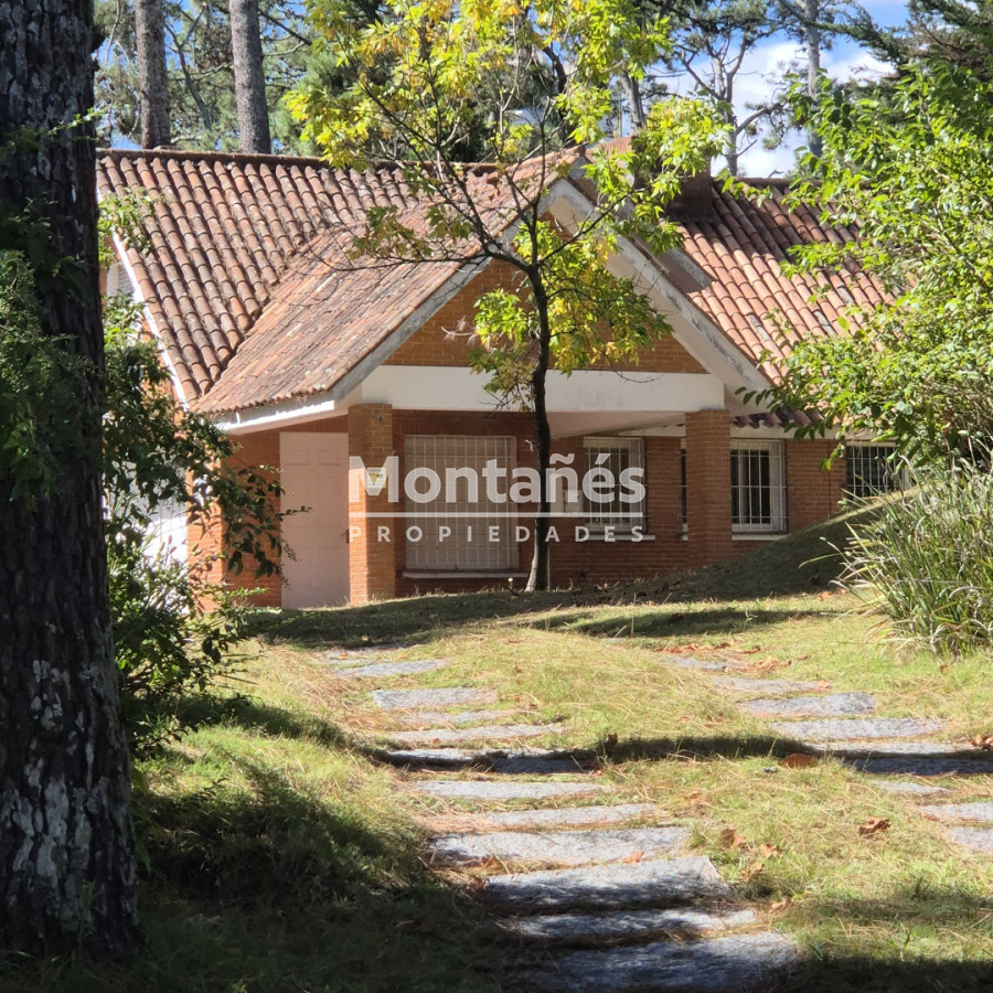 Terreno ID.10572 - 💼 3.057 m² Divisibles en 3 Lotes con Ubicación Estratégica