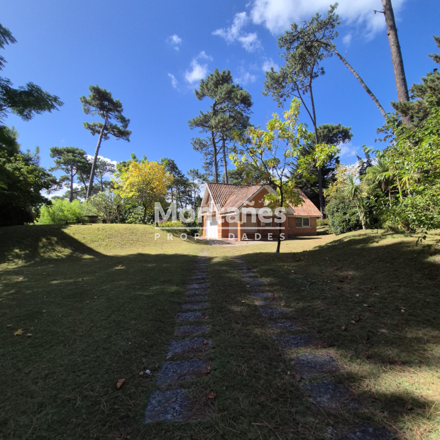 Terreno ID.10572 - 💼 3.057 m² Divisibles en 3 Lotes con Ubicación Estratégica