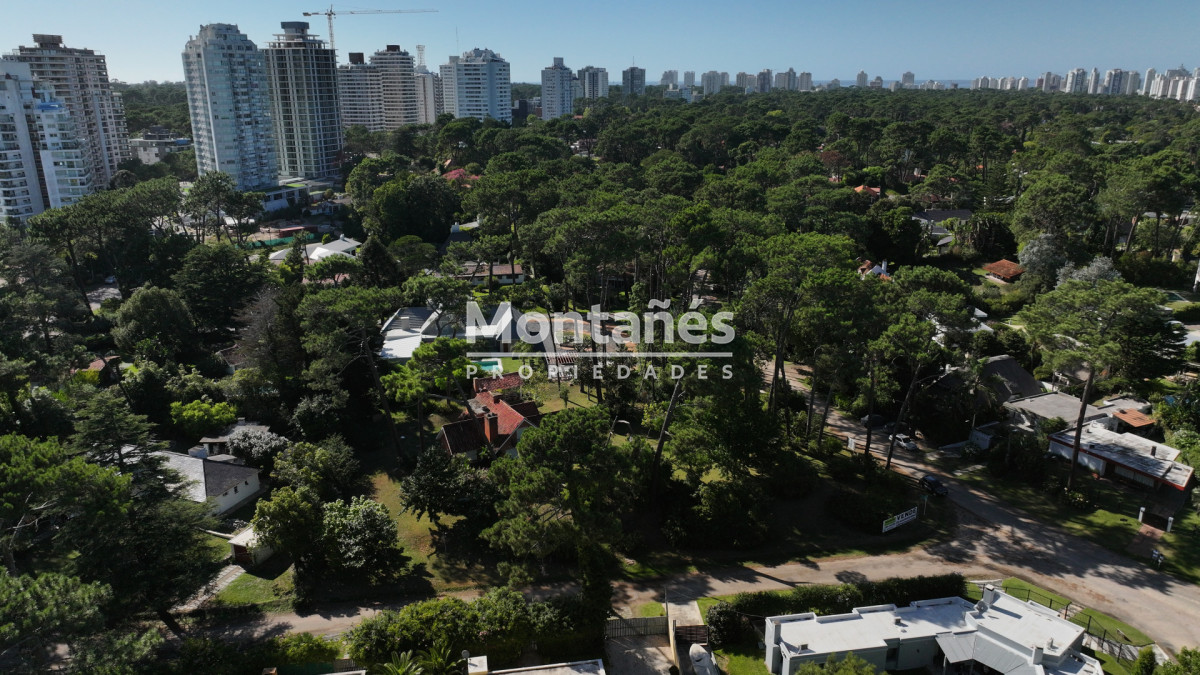 Terreno ID.10572 - 💼 3.057 m² Divisibles en 3 Lotes con Ubicación Estratégica