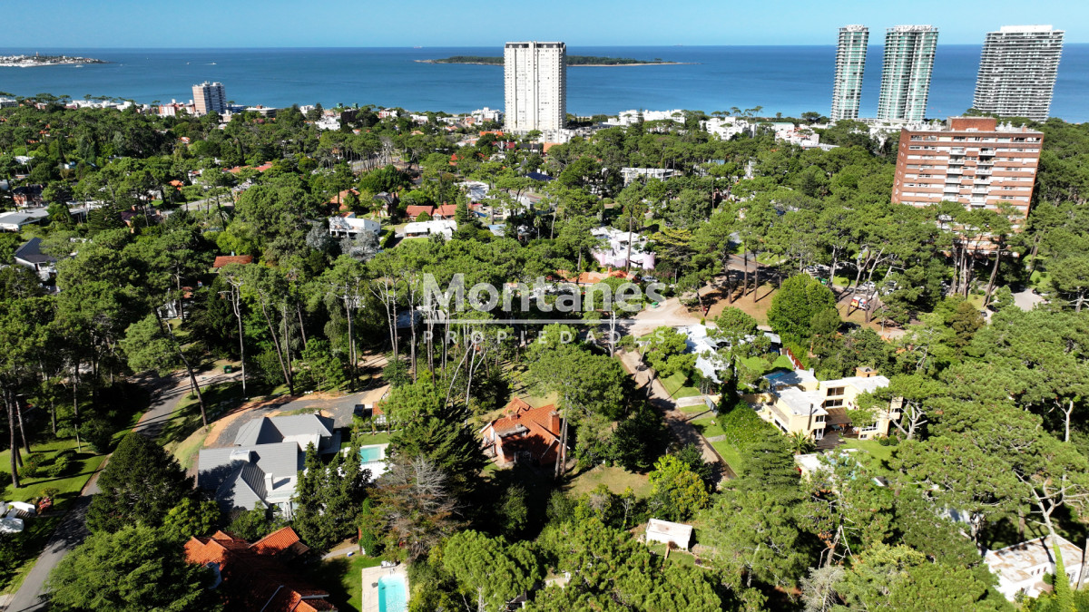 Terreno ID.10572 - 💼 3.057 m² Divisibles en 3 Lotes con Ubicación Estratégica