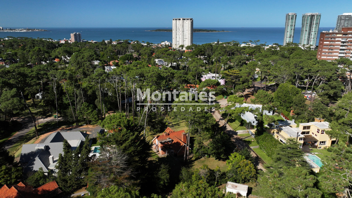 Terreno ID.10572 - 💼 3.057 m² Divisibles en 3 Lotes con Ubicación Estratégica
