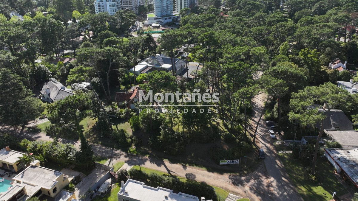 Terreno ID.10572 - 💼 3.057 m² Divisibles en 3 Lotes con Ubicación Estratégica