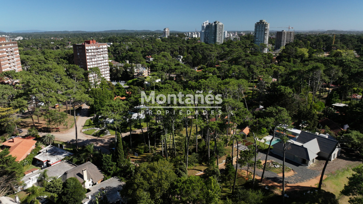 Terreno ID.10572 - 💼 3.057 m² Divisibles en 3 Lotes con Ubicación Estratégica