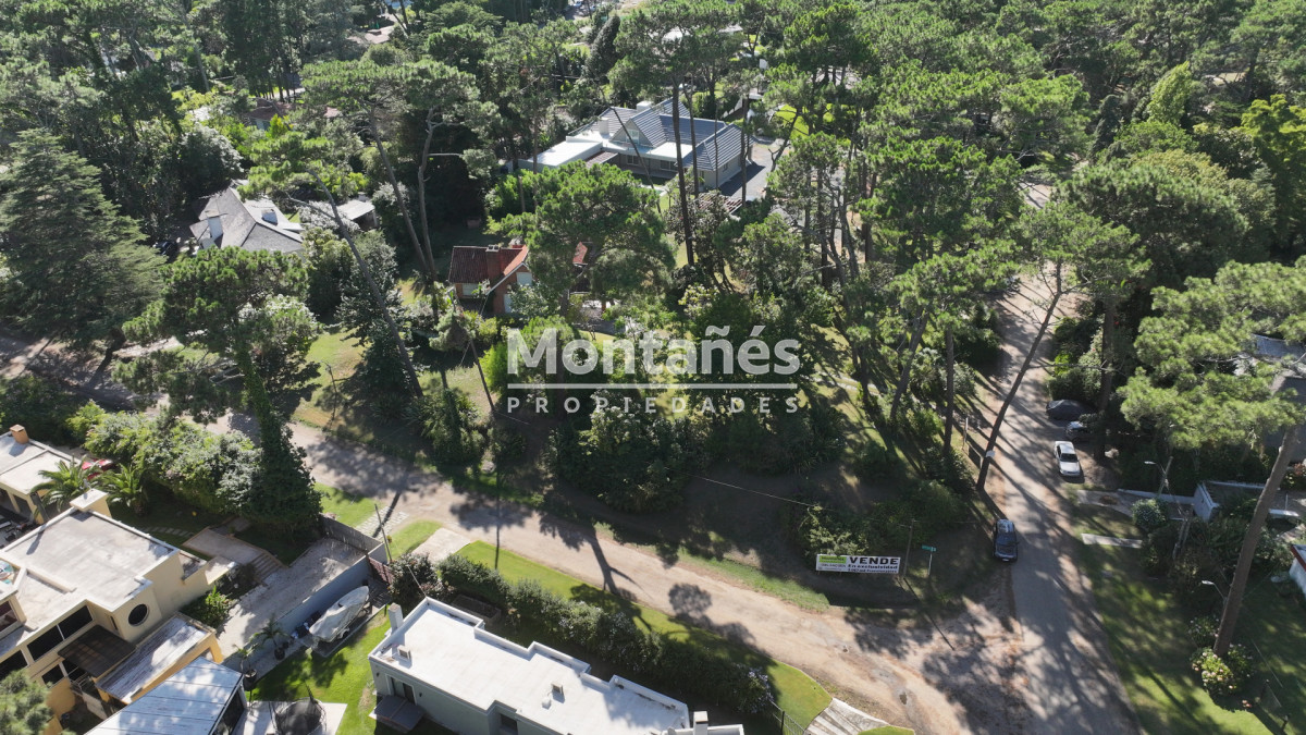 Terreno ID.10572 - 💼 3.057 m² Divisibles en 3 Lotes con Ubicación Estratégica
