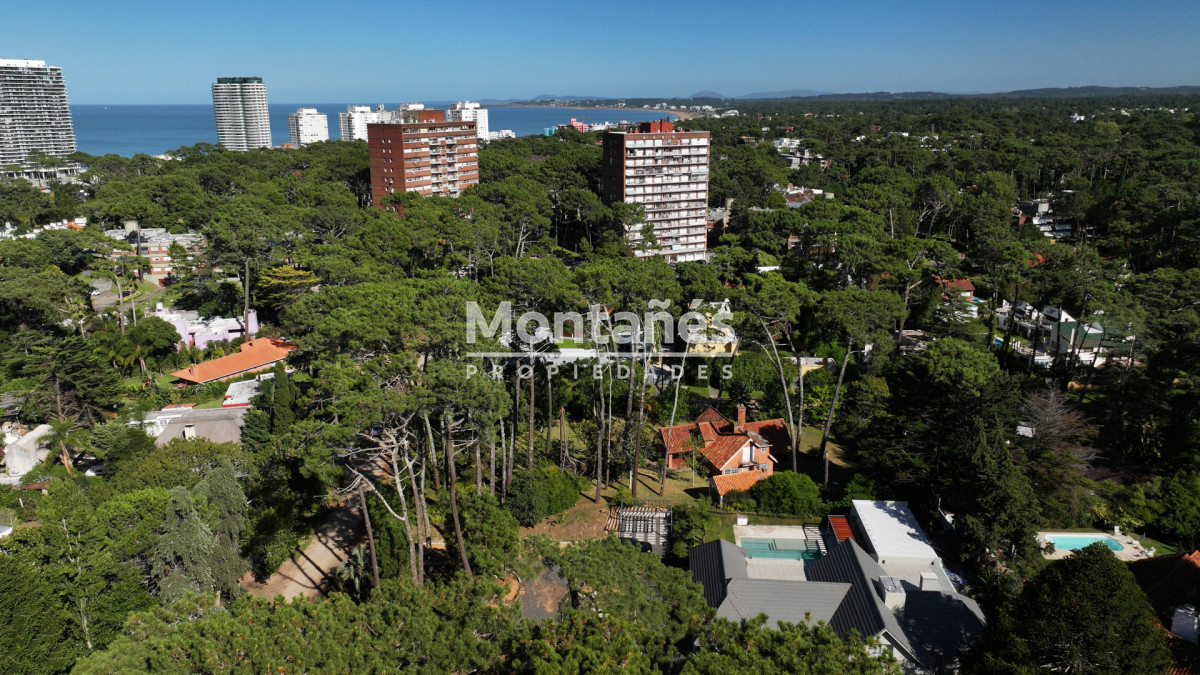 Terreno ID.10572 - 💼 3.057 m² Divisibles en 3 Lotes con Ubicación Estratégica