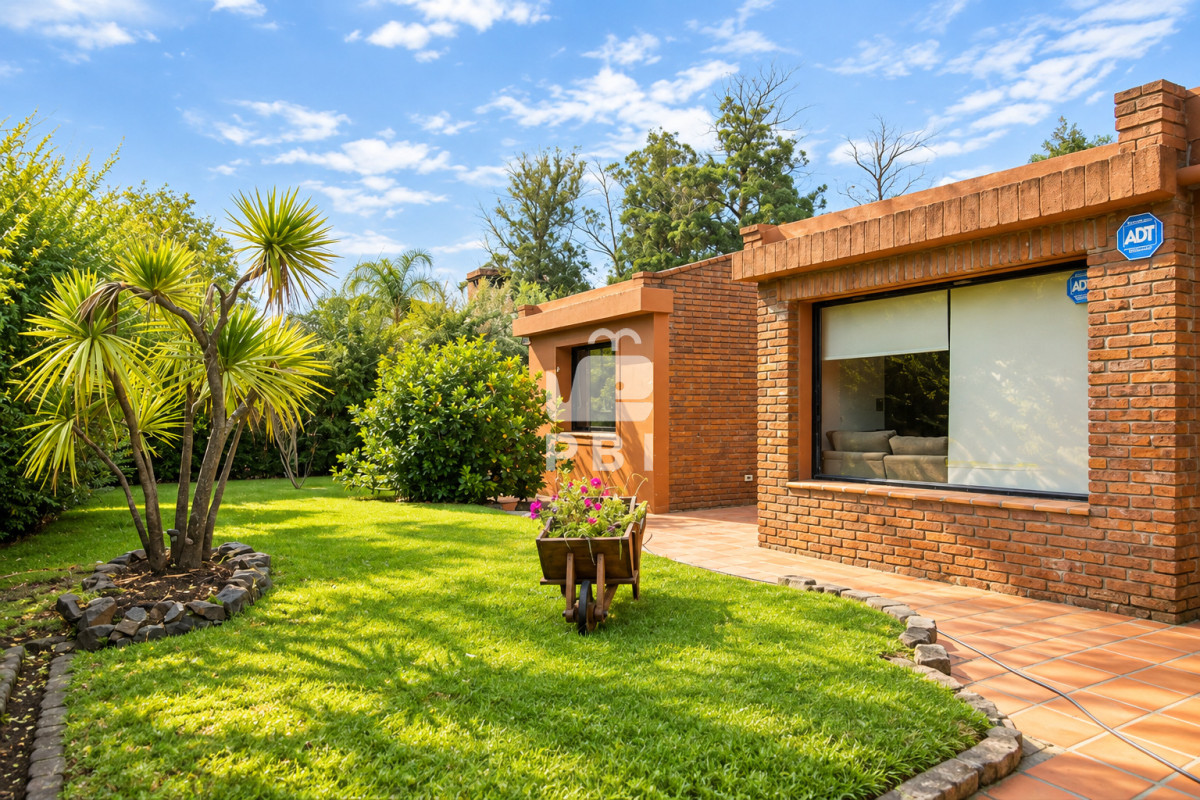 En venta casa de 3 Dormitorios en Jardines de Córdoba