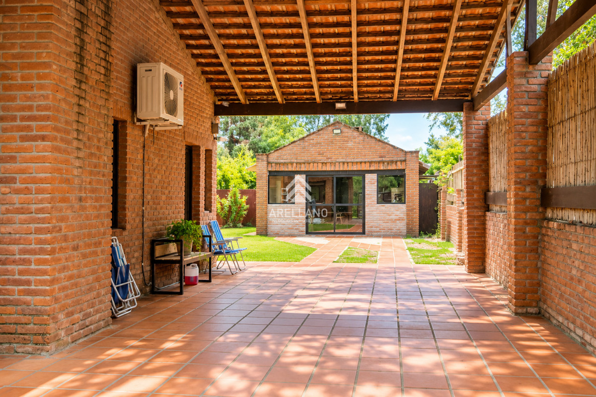 Casa ID.6855 - En venta casa de 3 Dormitorios en Jardines de Córdoba