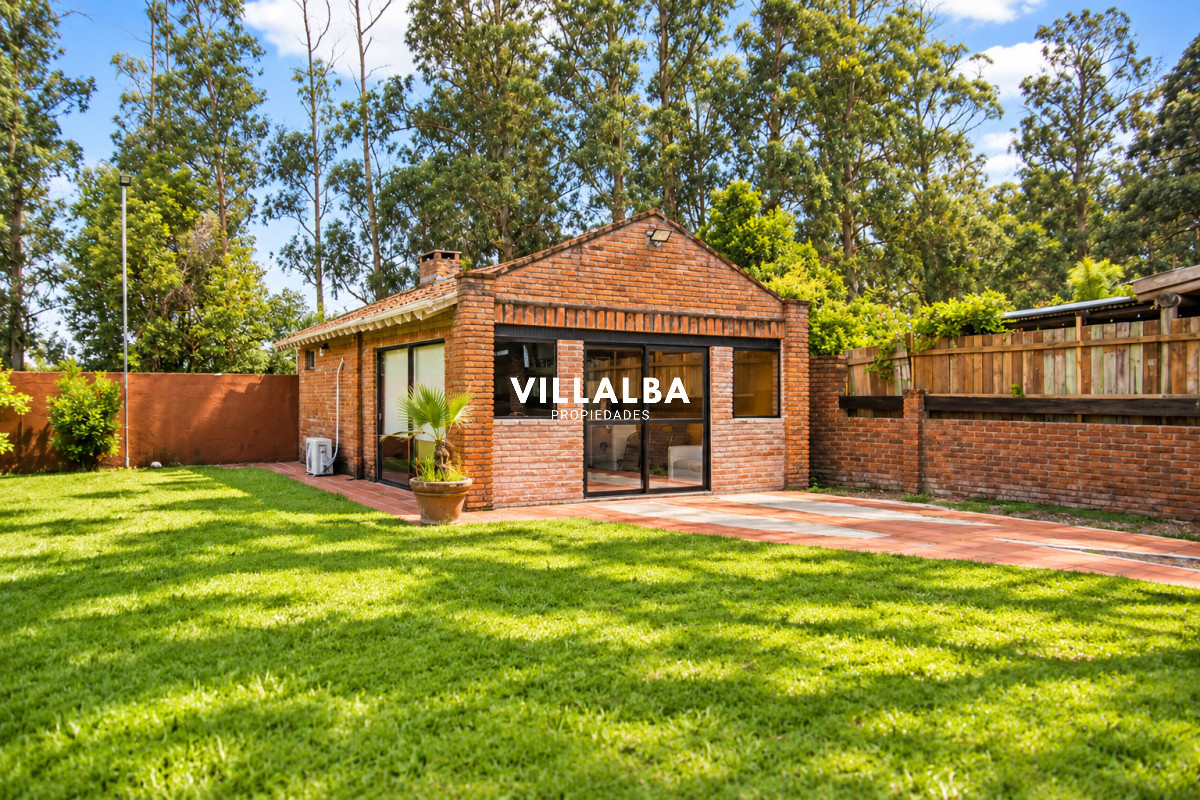 Apartamento ID.4791 - En venta casa de 3 Dormitorios en Jardines de Córdoba