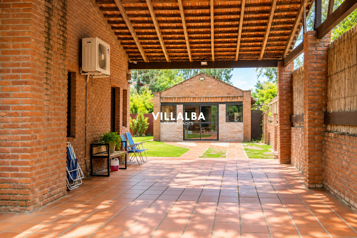 Apartamento ID.4791 - En venta casa de 3 Dormitorios en Jardines de Córdoba