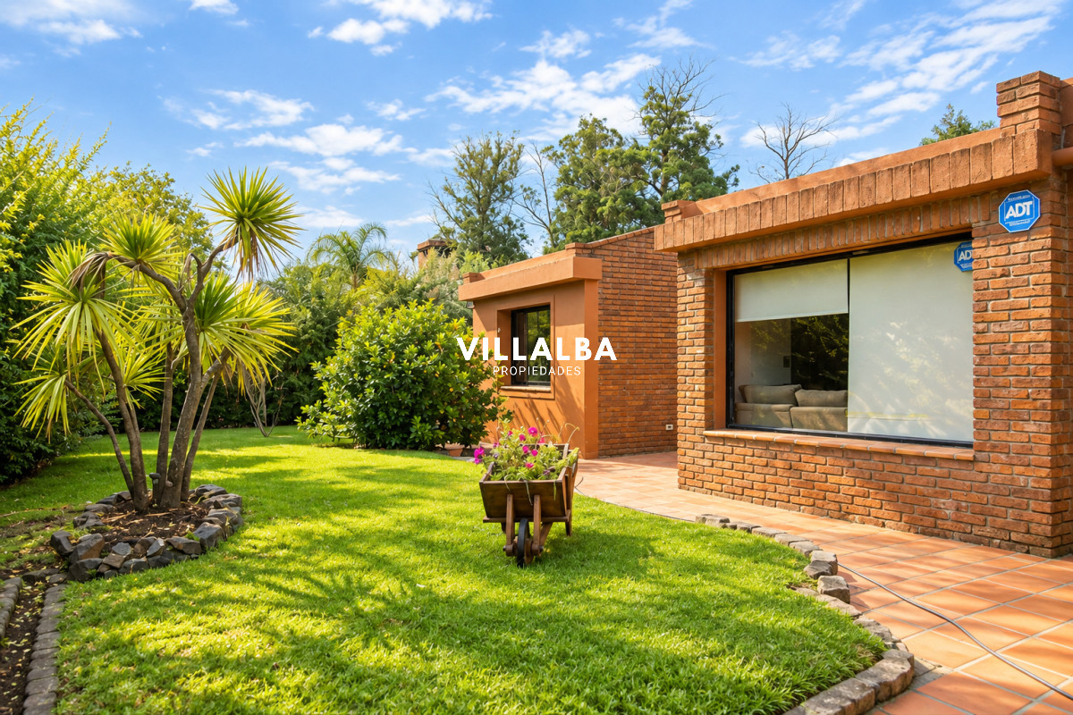 Apartamento ID.4791 - En venta casa de 3 Dormitorios en Jardines de Córdoba