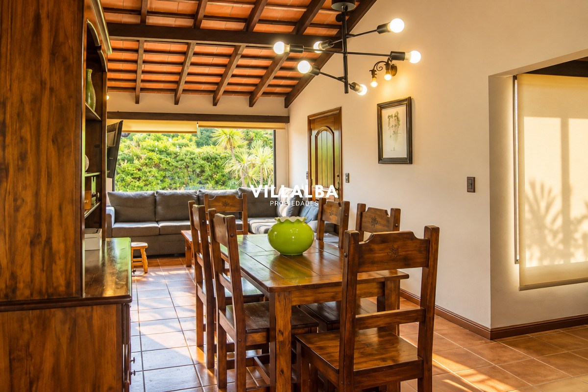 Apartamento ID.4791 - En venta casa de 3 Dormitorios en Jardines de Córdoba