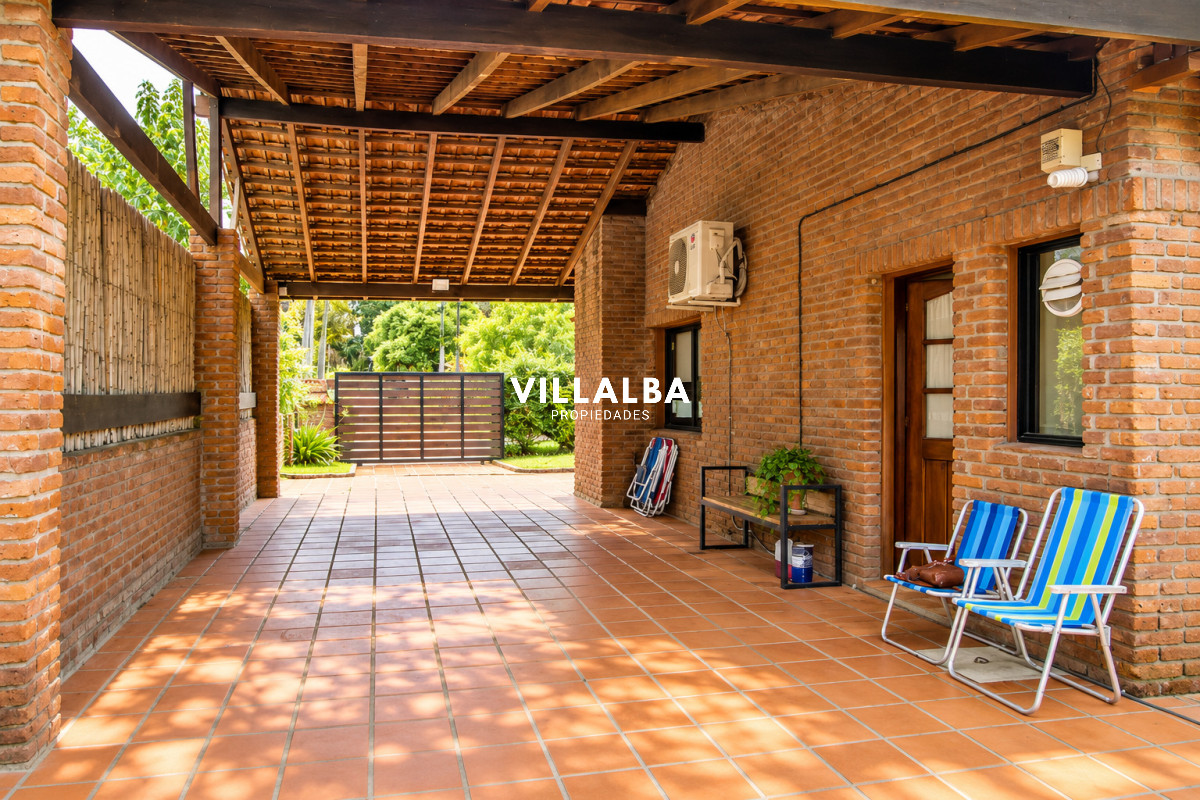 Apartamento ID.4791 - En venta casa de 3 Dormitorios en Jardines de Córdoba