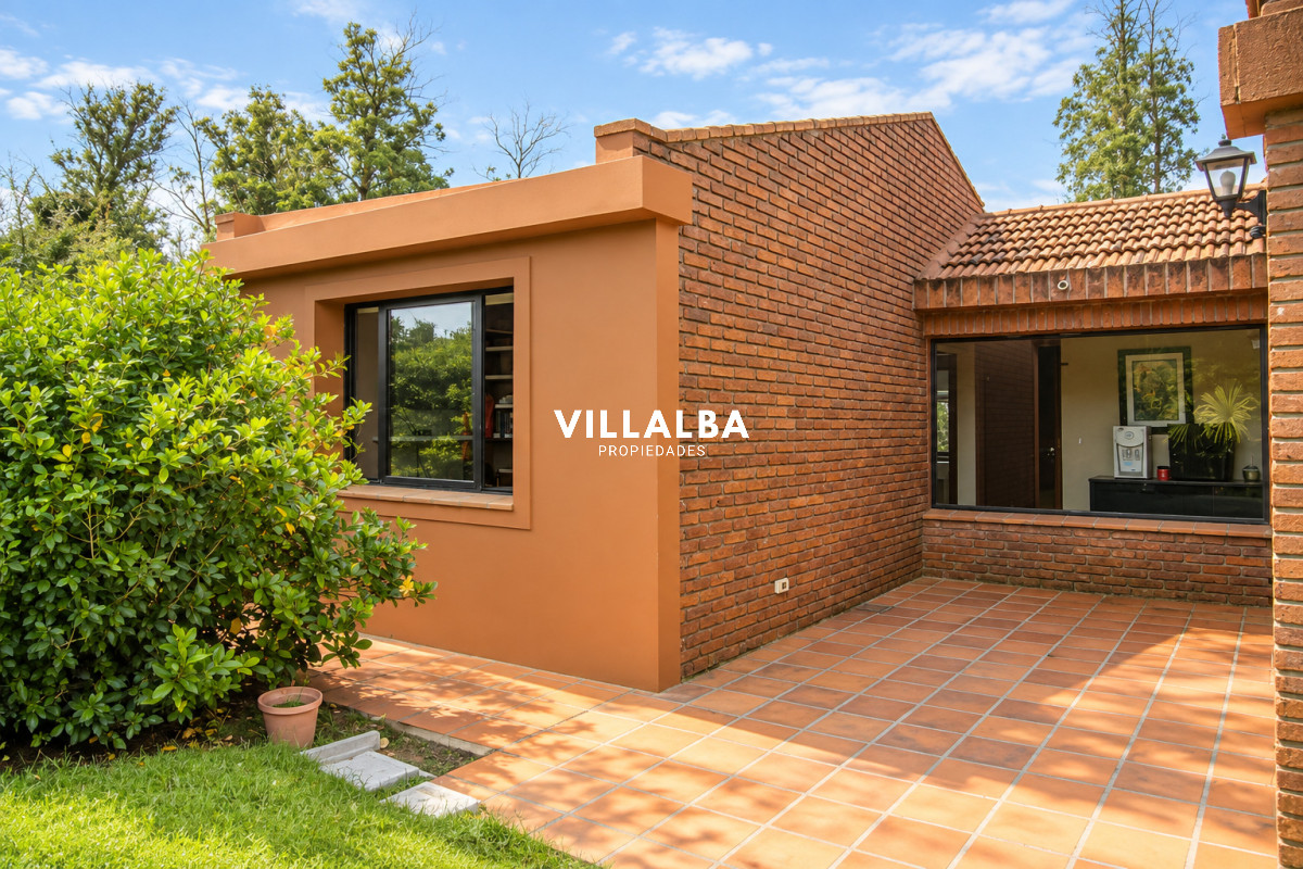 Apartamento ID.4791 - En venta casa de 3 Dormitorios en Jardines de Córdoba