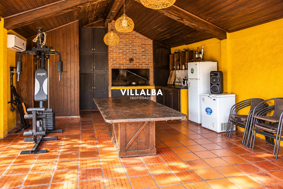 Apartamento ID.4791 - En venta casa de 3 Dormitorios en Jardines de Córdoba