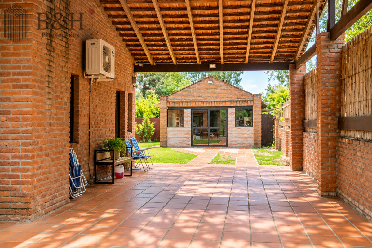 Casa ID.8058 - En venta casa de 3 Dormitorios en Jardines de Córdoba