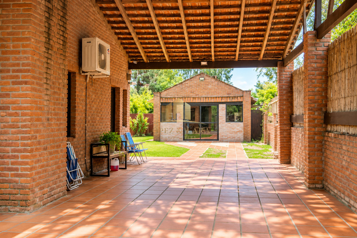 Casa ID.400 - En venta casa de 3 Dormitorios en Jardines de Córdoba