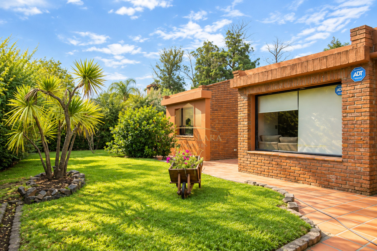 Casa ID.400 - En venta casa de 3 Dormitorios en Jardines de Córdoba