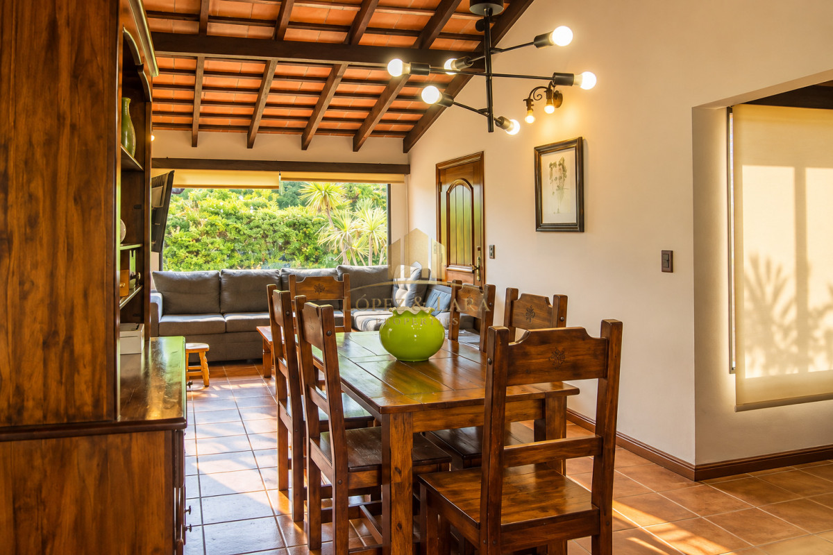 Casa ID.400 - En venta casa de 3 Dormitorios en Jardines de Córdoba