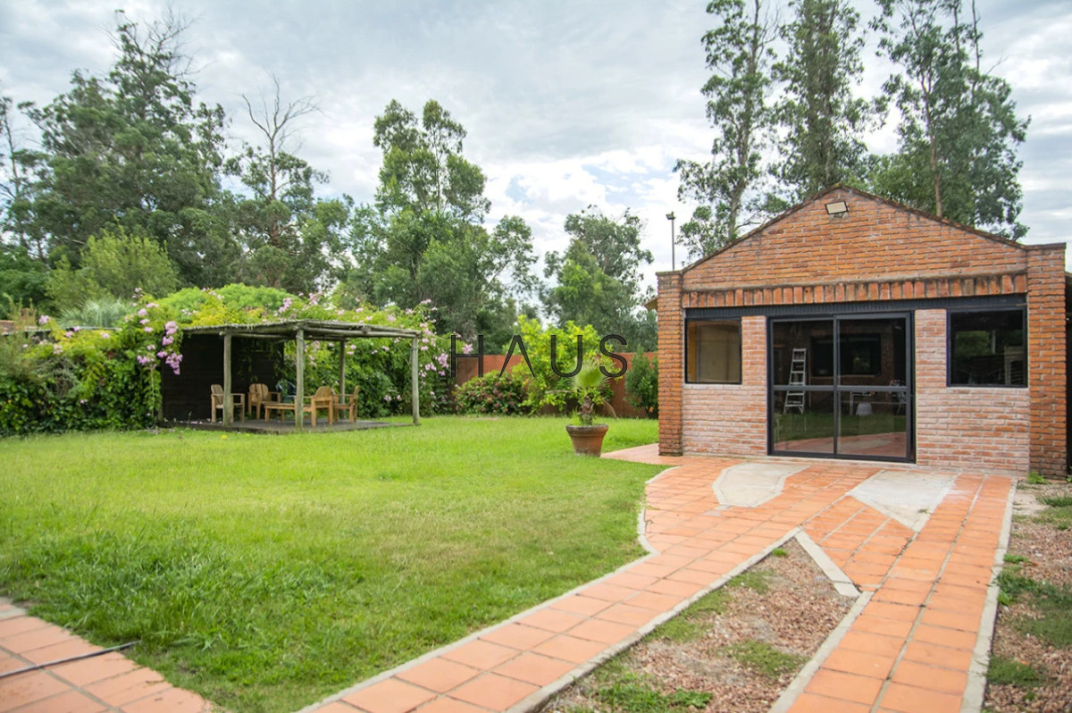 Casa ID.938 - En venta casa de 3 Dormitorios en Jardines de Córdoba