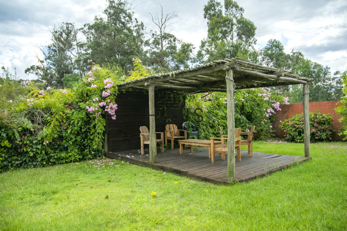 Casa ID.938 - En venta casa de 3 Dormitorios en Jardines de Córdoba