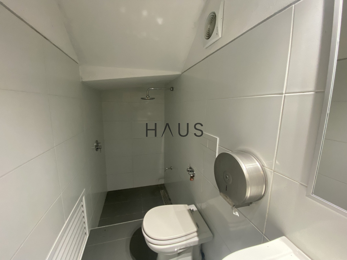 Local Comercial ID.944 - Local en alquiler con un total de 161 metros, 133,26 de planta
