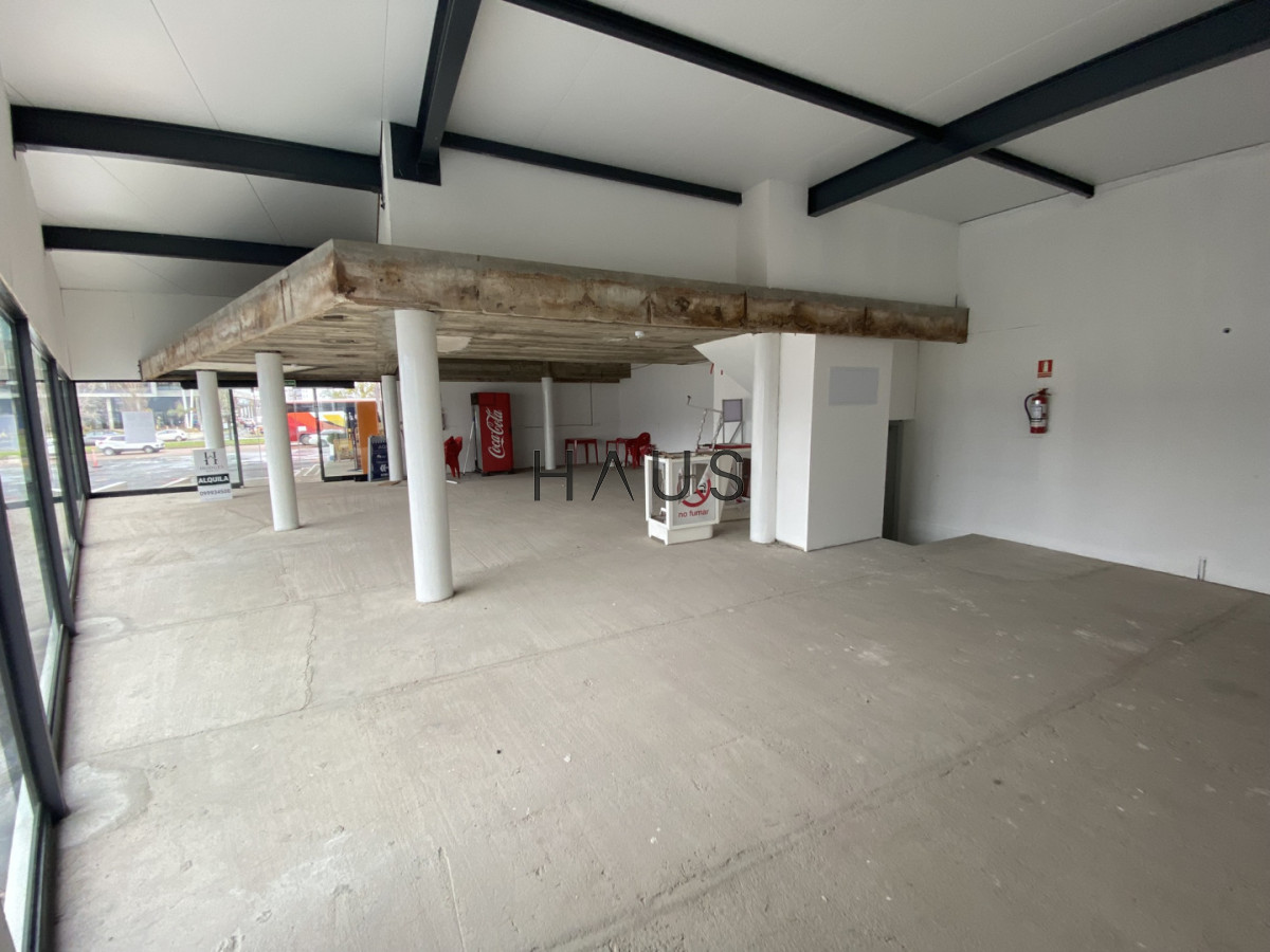 Local Comercial ID.944 - Local en alquiler con un total de 161 metros, 133,26 de planta