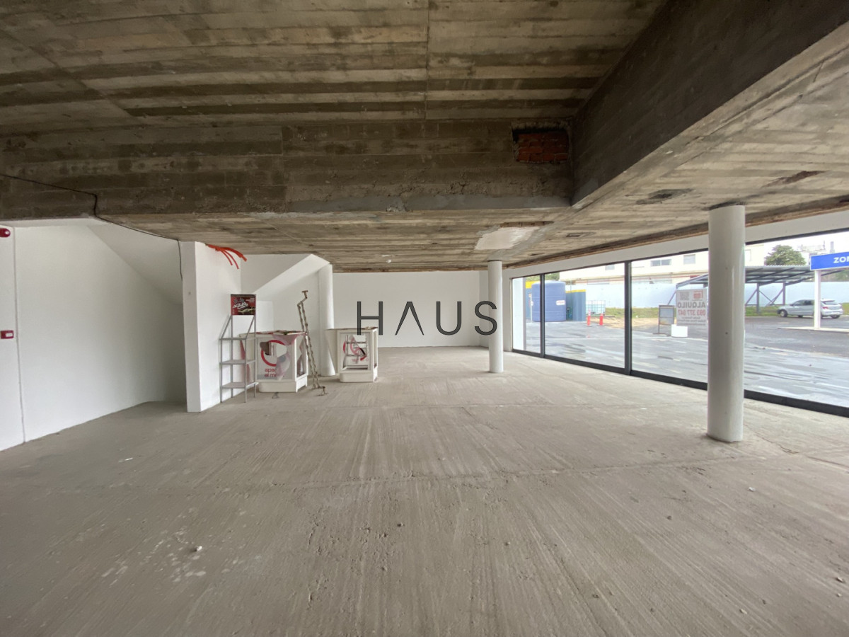 Local Comercial ID.944 - Local en alquiler con un total de 161 metros, 133,26 de planta