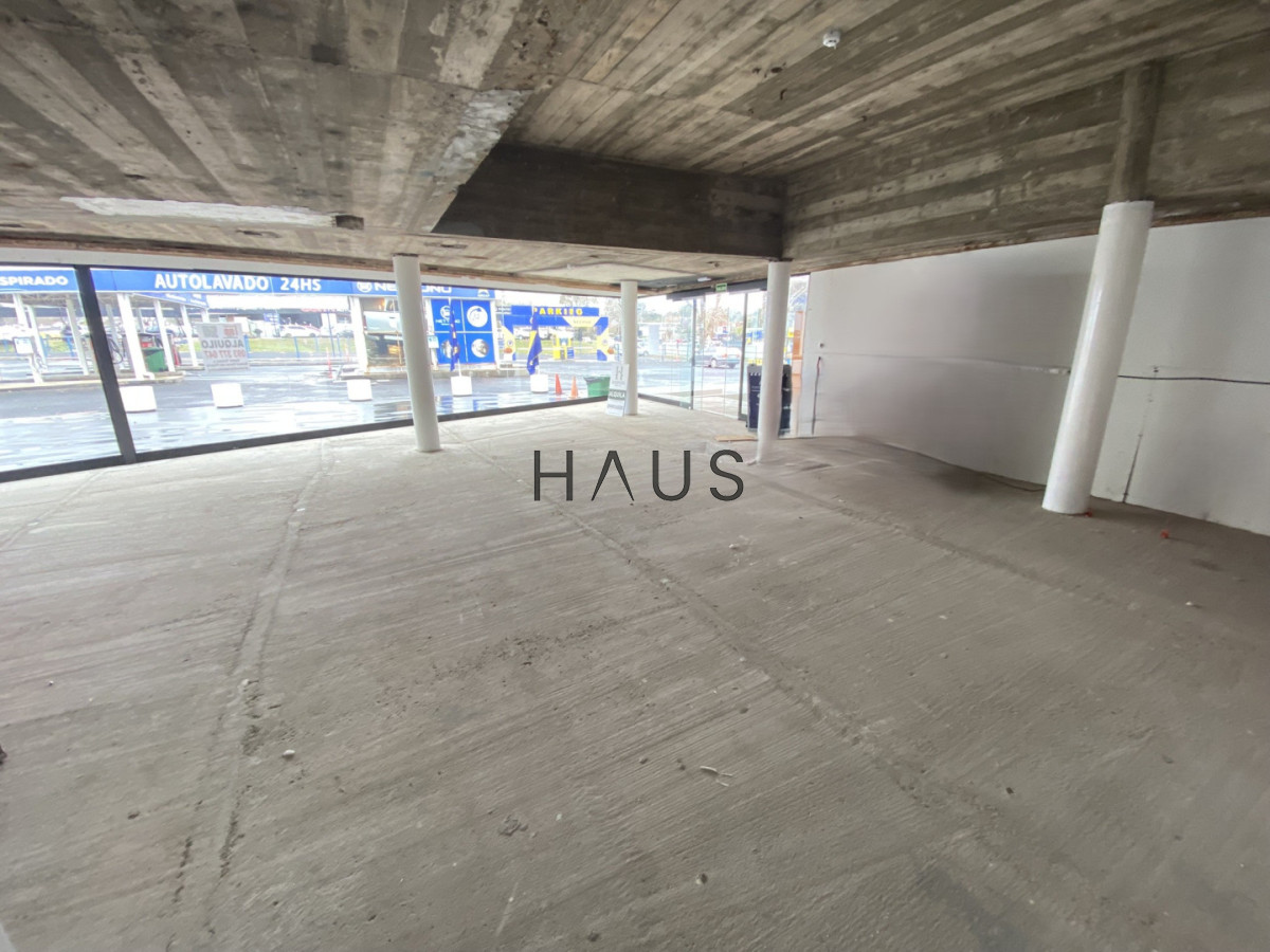 Local Comercial ID.944 - Local en alquiler con un total de 161 metros, 133,26 de planta