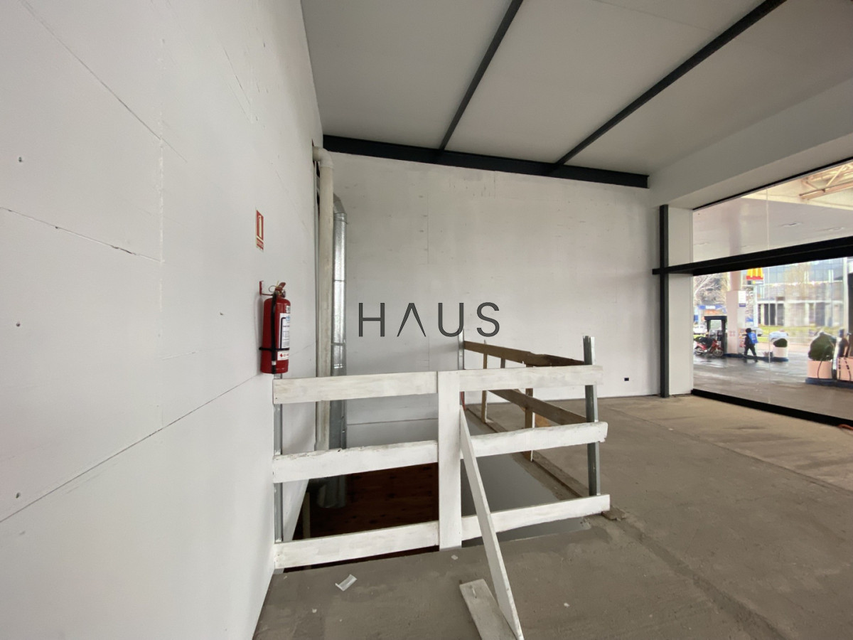 Local Comercial ID.945 - Local de 149 metros totales en alquiler anual 