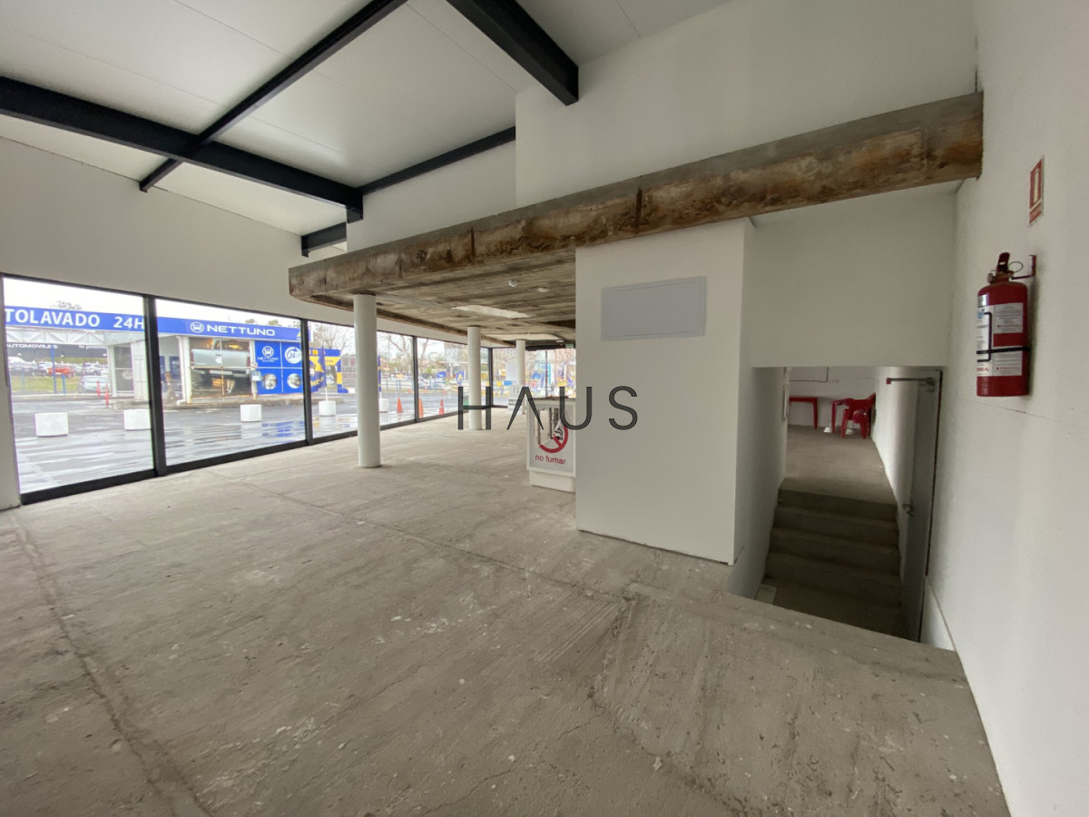 Local Comercial ID.944 - Local en alquiler con un total de 161 metros, 133,26 de planta