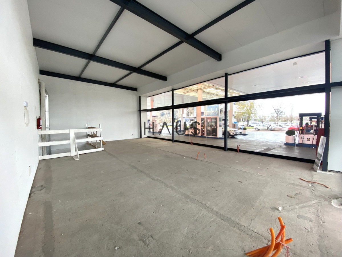 Local Comercial ID.945 - Local de 149 metros totales en alquiler anual 